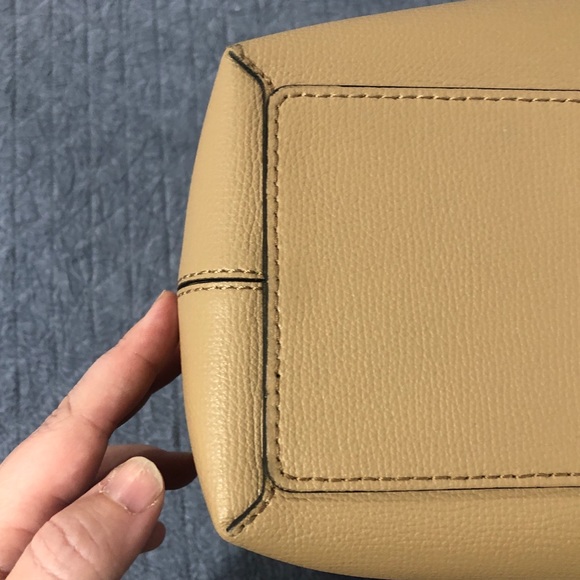 Burberry medium lavenby reversible tote - Picture 7 of 9